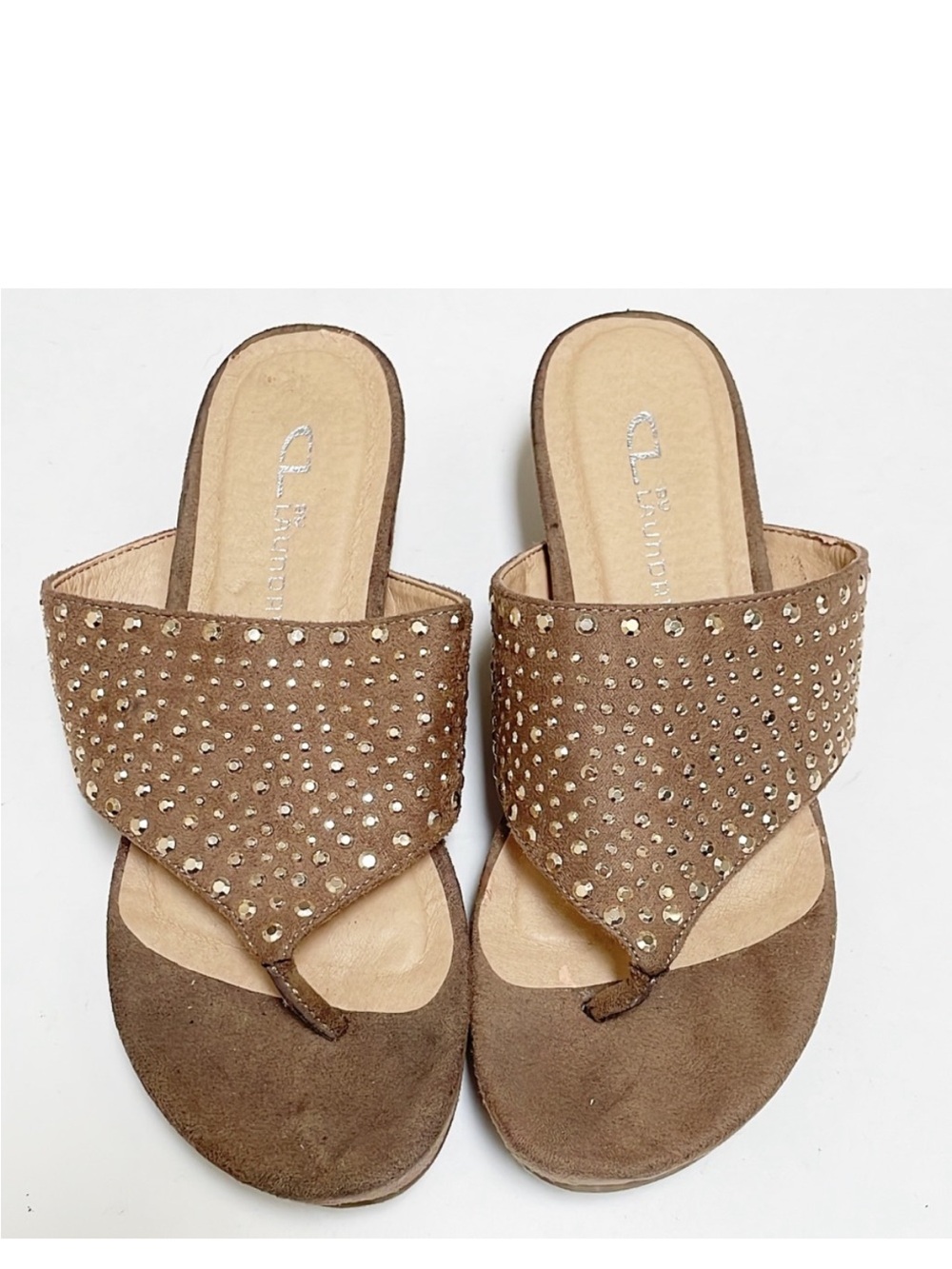 CL by Chinese Laundry Nisa tan suede metallic gold stud flip flop sandals size 6